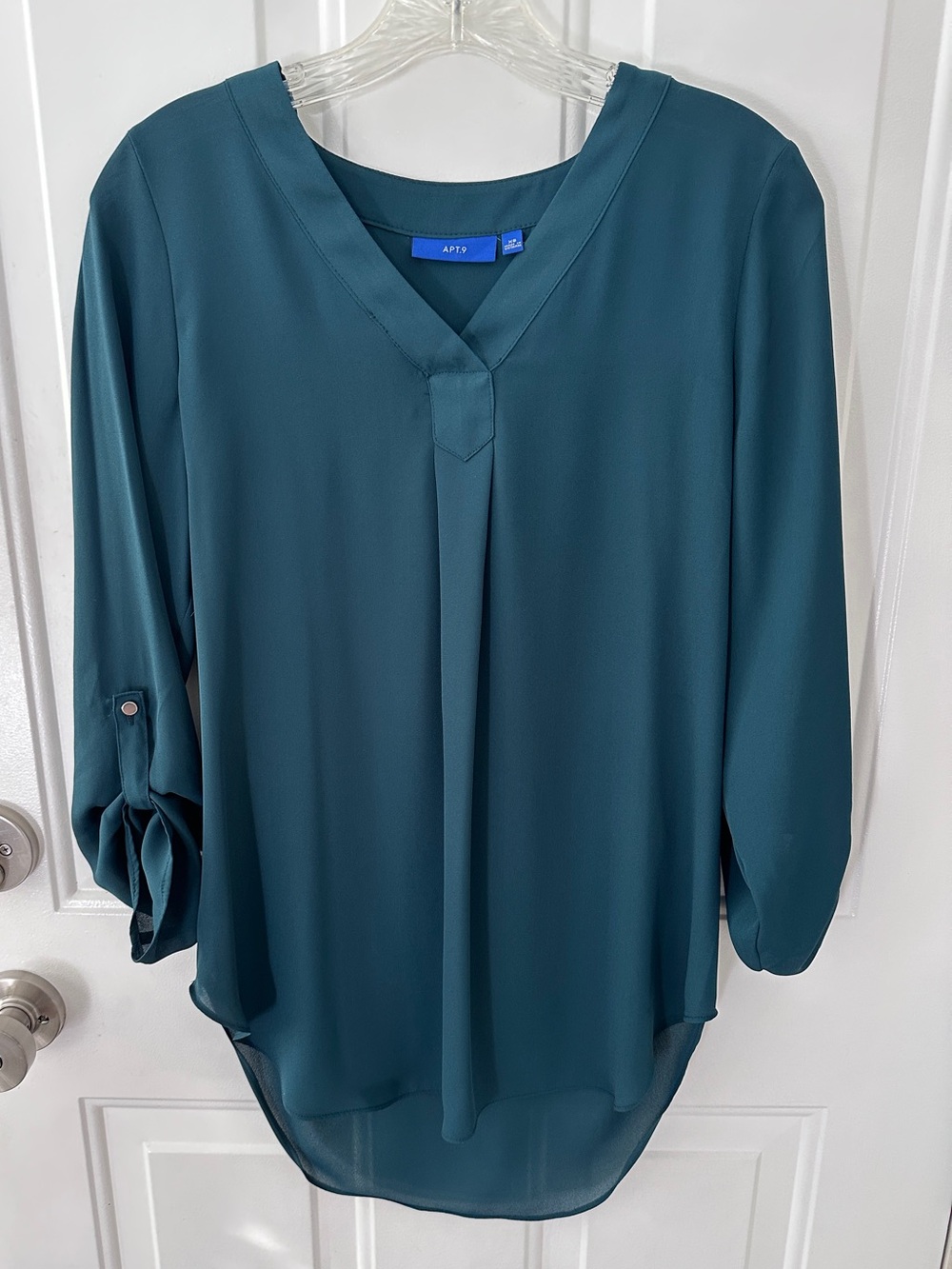 APT. 9 Green V-Neck Blouse - Long Sleeve, XS